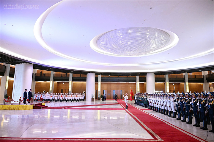 Lễ đón chính thức Nhà vua Thái Lan Maha Vajiralongkorn Phra Vajiraklaochaoyuhua và Hoàng hậu thăm cấp Nhà nước tới Việt Nam được tổ chức trọng thể tại Nhà Quốc hội (Hà Nội) - Ảnh: chinhphu.vn/Nhật Bắc