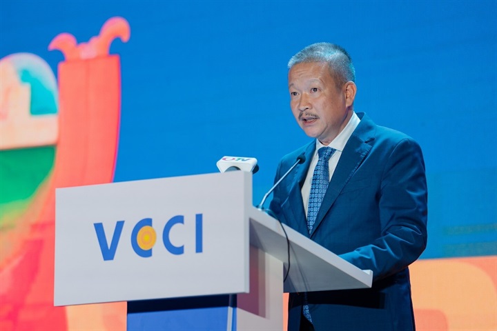 Theo ông Nguyễn Duy Hưng: “Báo cáo Kinh tế tư nhân Việt Nam giúp doanh nghiệp nhìn lại chính mình để minh bạch hơn, quản trị tốt hơn, đầu tư dài hạn hơn và phát triển bền vững hơn”. Nguồn ảnh Tân Hiệp Phát