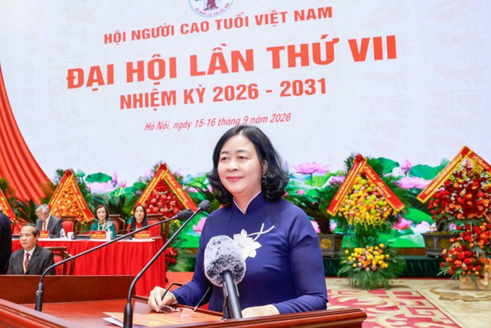Bà Bùi Thị Minh Hoài - Ủy viên Bộ Chính trị, Bí thư Trung ương Đảng, Bí thư Đảng ủy MTTQ, các đoàn thể Trung ương, Chủ tịch Ủy ban Trung ương MTTQ Việt Nam phát biểu tại Đại hội (Ảnh: Quang Vinh).