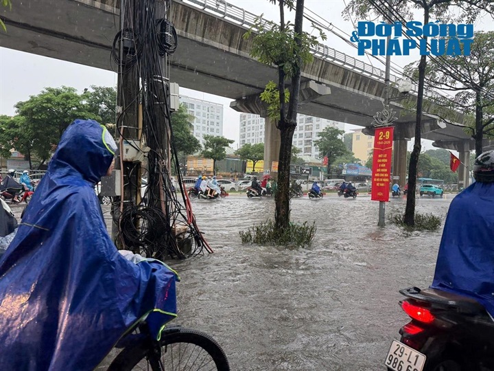 Khu vực đường Cầu Diễn, đoạn rẽ vào phố Kiều Mai, Từ Liêm. Ảnh: H.Yên