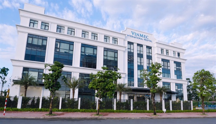 Vinmec Riverside có tổng diện tích 25.745 m², quy mô 5 tầng nổi, 25 phòng khám, đáp ứng khoảng 150.000 lượt khám/năm. Nguồn ảnh Vinmec