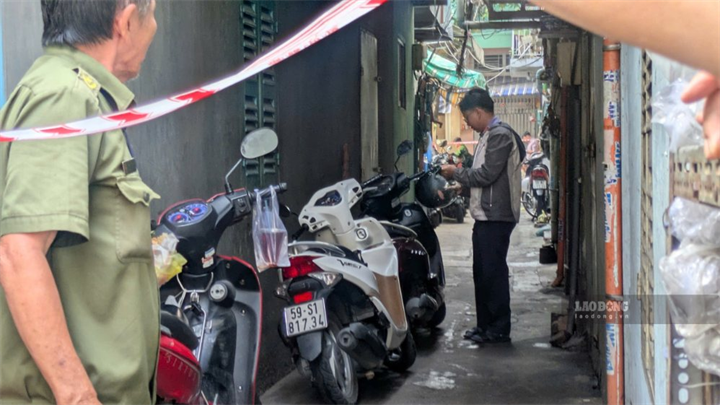 Lực lượng chức năng đến khám nghiệm hiện trường ngày 17/9. Ảnh: Anh Tú/Lao động