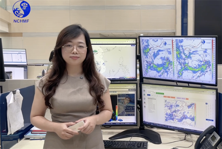 Bà Phạm Phương Chi, Dự báo viên Phòng Dự báo thời tiết, Trung tâm Dự báo Khí tượng Thủy văn Quốc gia. Ảnh: NCHMF