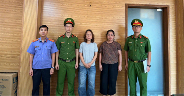 Các đối tượng tại Cơ quan công an. (Ảnh: Công an Hà Nội)