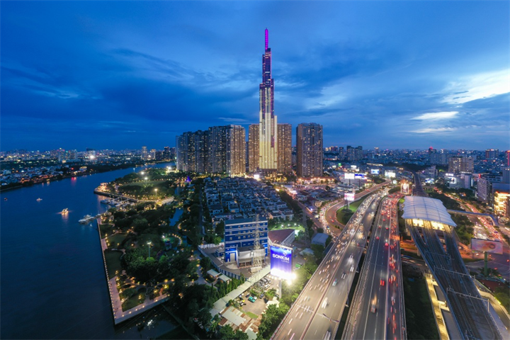Tăng trưởng kinh tế giúp thu nhập của người dân, trong đó có tầng lớp trung lưu ngày càng cao hơn (Ảnh: Nam Anh)./ Theo Dân trí.