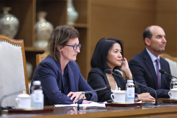 Bà Fiona Bassett: Việc FTSE Russell nâng hạng thị trường chứng khoán Việt Nam đã phản ánh những cam kết, nỗ lực cải cách và kết quả đạt được thời gian qua của Việt Nam, cũng như niềm tin của nhà đầu tư - Ảnh: chinhphu.vn/Nhật Bắc