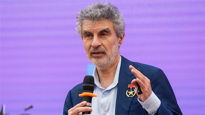 Ông Yoshua Bengio, nhà sáng lập Viện nghiên cứu Mila, một trong những người đặt nền móng cho AI. Ảnh: Trần Huấn/VnExpress