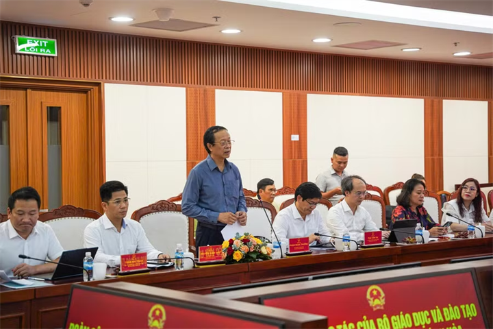 Thứ trưởng Thường trực Bộ GD&ĐT Phạm Ngọc Thưởng làm việc với UBND tỉnh Khánh Hòa. (ảnh: Hà Trang)