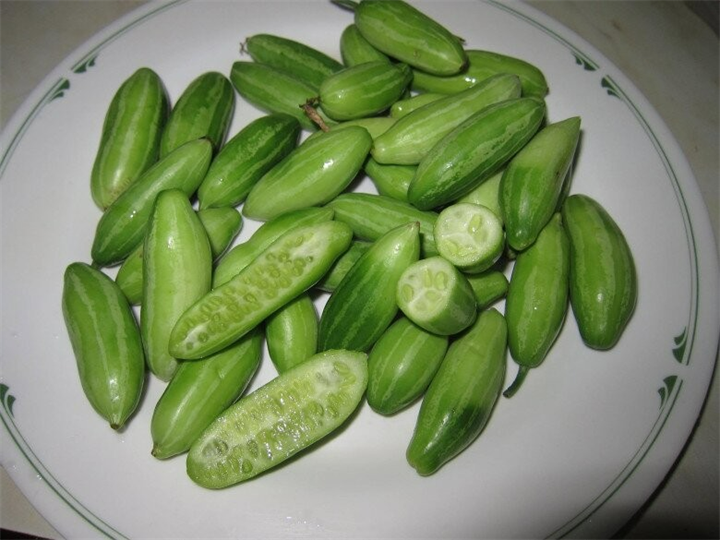 Quả bình bát dây khi còn xanh mang vị đắng nhẹ nhàng, hậu vị thanh mát và không hề gắt. Ảnh: Thời báo Văn học Nghệ thuật