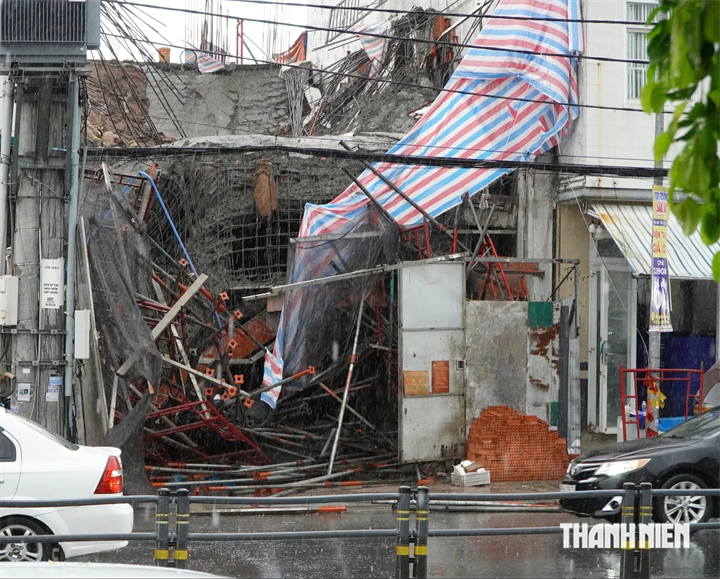 Hiện trường vụ sập giàn giáo đang nhà đang xây ở Cần Thơ, 3 người bị thương. Ảnh: Thanh Duy/Thanh Niên
