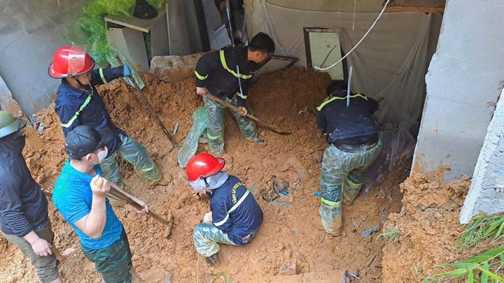 Công an tỉnh Phú Thọ chủ động ứng phó mưa lũ, cảnh báo người dân. Ảnh Công an tỉnh Phú Thọ.