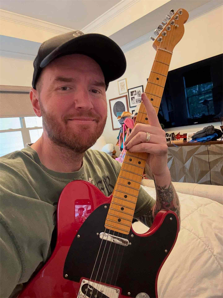 Chad Gilbert - nghệ sĩ guitar của nhóm New Found Glory - đã qua đời