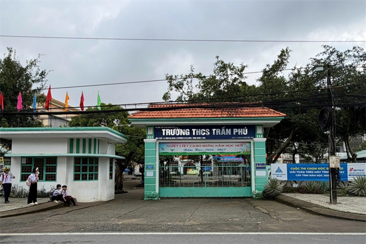 Cổng Trường THCS Trần Phú. Ảnh: Dân trí