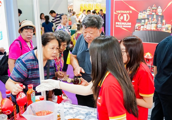 Khách hàng trải ngiệm và tìm hiểu về sản phẩm của Masan Consumer tại sự kiện. Nguồn ảnh: Masan