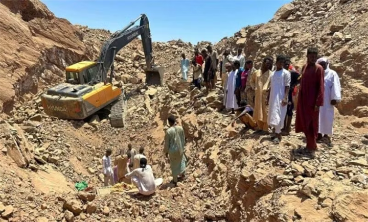 Mỏ vàng ở khu vực Samna, miền Bắc Sudan, bị sập vào tháng 7/2026. Ảnh: HX/TTXVN phát
