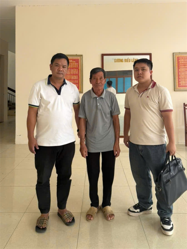 Đối tượng truy nã Hoàng Anh Đức khi bị lực lượng Công an bắt giữ. Ảnh: Công an Hưng Yên