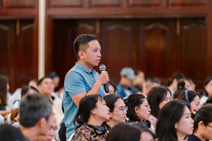 Những câu hỏi của phụ huynh cho thấy các vấn đề về màn hình, mạng xã hội, thuật toán và AI đang ngày càng trở thành một phần quan trọng trong quá trình nuôi dạy trẻ. Nguồn Vinschool