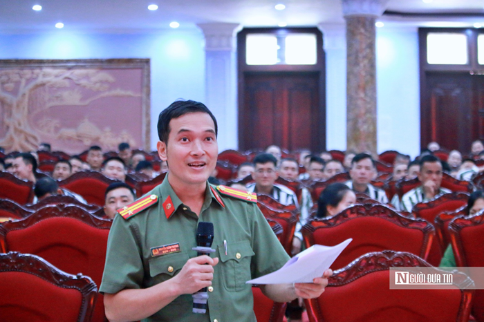 Các chuyên gia, đại biểu giải đáp các vướng mắc của phạm nhân.