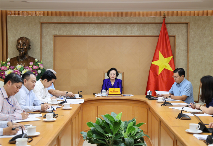 Phó Thủ tướng Phạm Thị Thanh Trà làm việc với Bộ Nội vụ về xây dựng Đề án cải cách chính sách tiền lương và bảo hiểm xã hội - Ảnh: chinhphu.vn/Thu Giang