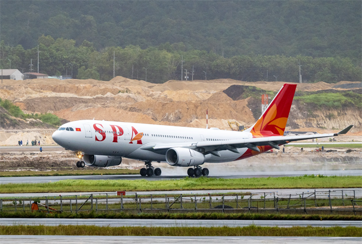 Cận cảnh tàu thân rộng A330 đầu tiên của Sun PhuQuoc Airways vừa đáp sân bay Phú Quốc - 1