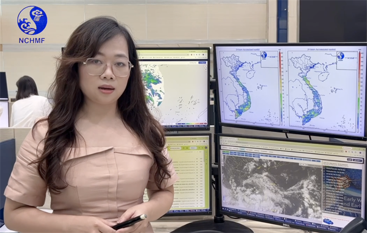 Dự báo viên Phạm Thị Phương Chi, Phòng Dự báo thời tiết, Trung tâm Dự báo Khí tượng Thủy văn Quốc gia. Ảnh: NCHMF