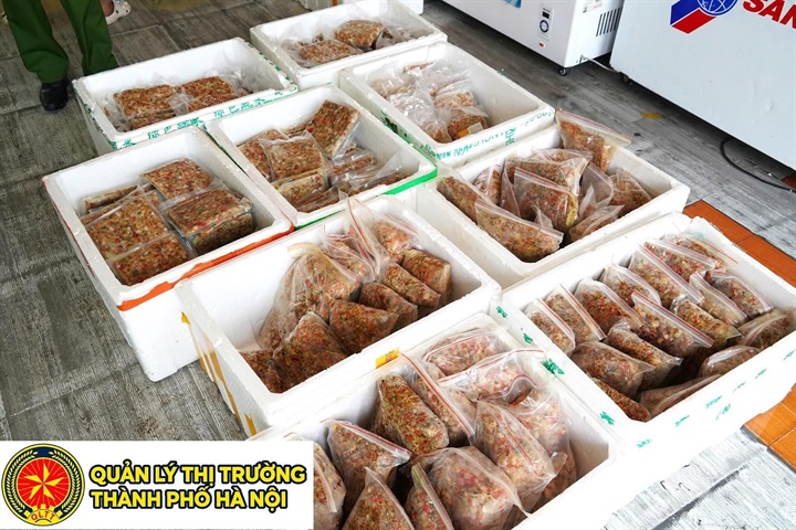 240kg nguyên liệu vi phạm đã bị lực lượng chức năng tạm giữ. Nguồn ảnh QLTT