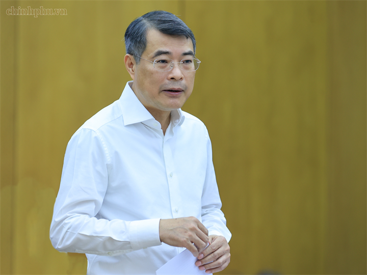 Thủ tướng đề nghị Thành phố quan tâm tập trung phát triển công nghiệp, nhất là các nhóm điện tử, ô tô, cơ khí, kim loại, đóng tàu, công nghiệp hỗ trợ và công nghệ cao - Ảnh: chinhphu.vn/Nhật Bắc