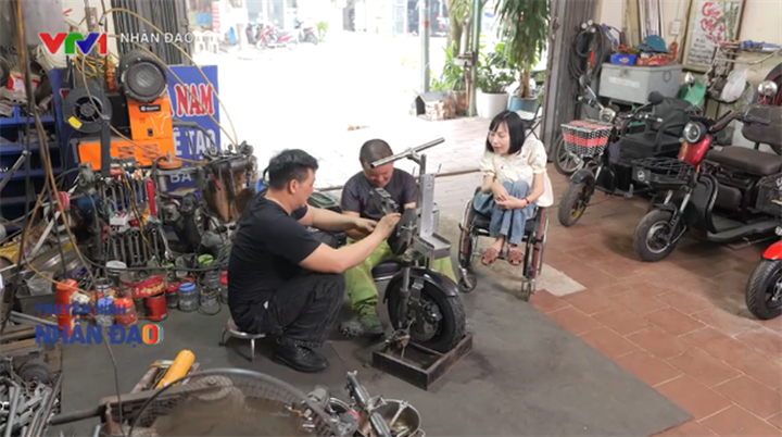 Chị Nga đồng hành cùng mọi người thay đổi cuộc sống, thêm niềm tin để hòa nhập với cộng đồng (Ảnh: BTC).