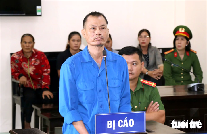 Bị cáo Thạch Chanh Tra tại phiên tòa xét xử. Ảnh: H.T./Tuổi Trẻ