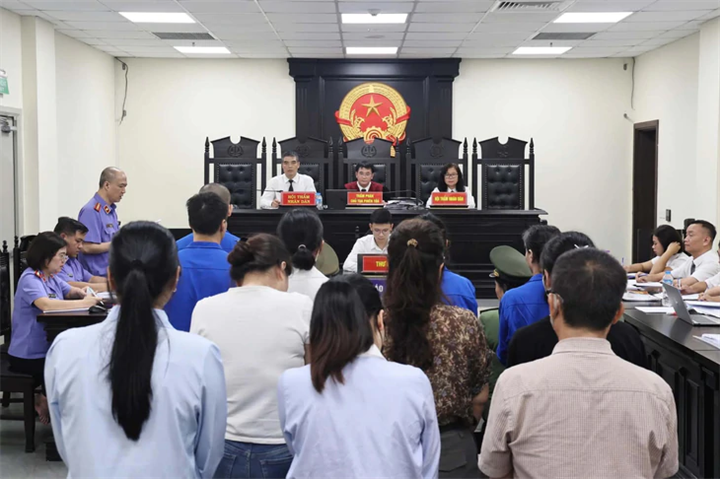 Hội đồng xét xử phiên tòa. Ảnh: Tuổi Trẻ