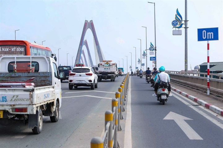 Người điều khiển phương tiện dễ nhận biết khoảng cách với xe phía trước.