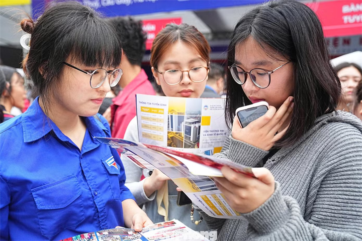 Thí sinh tại ngày hội tuyển sinh năm 2026. Ảnh: Duy Phạm/Tiền phong