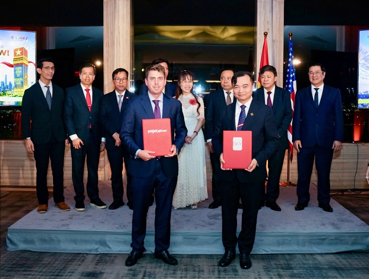 Vietjet và SKY Leasing trao thoả thuận cung cấp dịch vụ tài chính, thuê mua tàu bay Boeing 737. Nguồn ảnh Vietjet