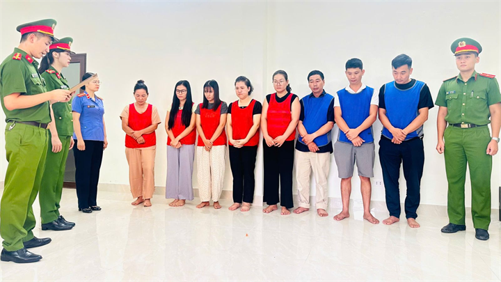 Các đối tượng tại cơ quan công an. Ảnh: Công an tỉnh Thanh Hóa