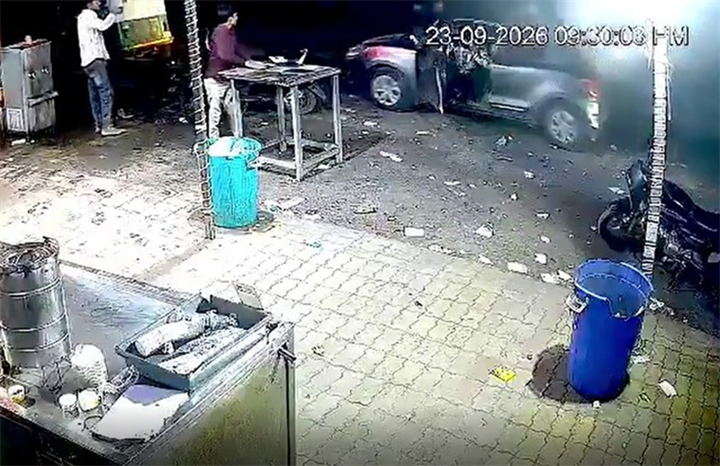 Hiện trường vụ tai nạn. Ảnh cắt từ clip/Dave (Road Safety: City & Highways)