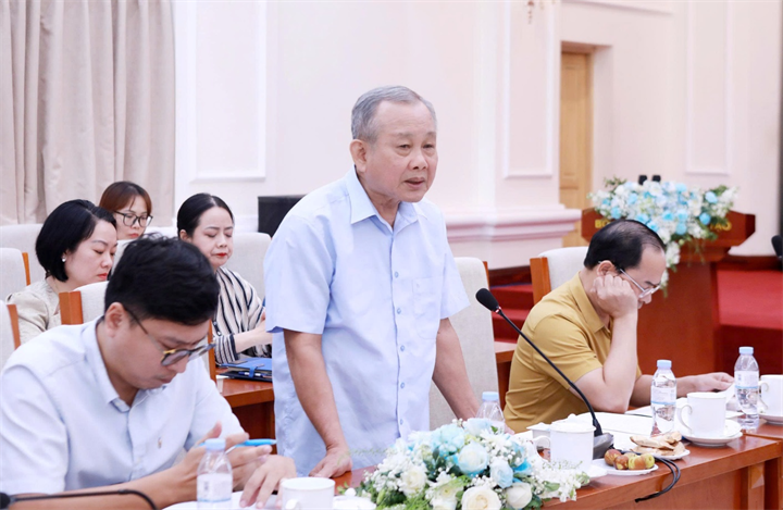 Nguyên Vụ trưởng Vụ Công tác học sinh, sinh viên (Bộ GD&ĐT) Phùng Khắc Bình phát biểu tại hội thảo. Ảnh: Moet