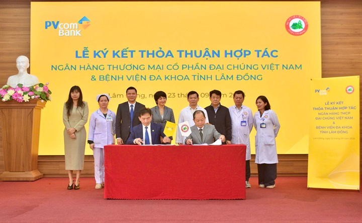 PVcomBank và Bệnh viện Đa khoa tỉnh Lâm Đồng ký kết thỏa thuận hợp tác. Nguồn ảnh PVComBank