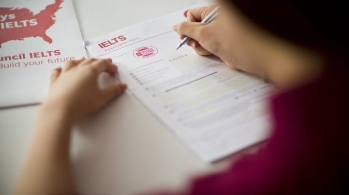 IELTS cho phép thi viết trên giấy từ tháng 10 năm nay. Ảnh minh họa: VietNamnet