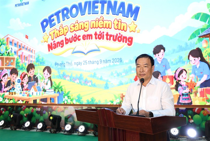 Đồng chí Tống Thanh Bình, Ủy viên Ban Thường vụ Đảng ủy, Phó Chủ tịch Ủy ban Mặt trận tổ quốc tỉnh Lai Châu phát biểu