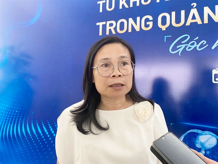TS.BS Nguyễn Thị Bích Ngọc, Giám đốc Trung tâm Điều trị bệnh phổi hiếm và các bệnh nhiễm khuẩn hô hấp, Bệnh viện Phổi Trung ương. Ảnh: Lê Liên