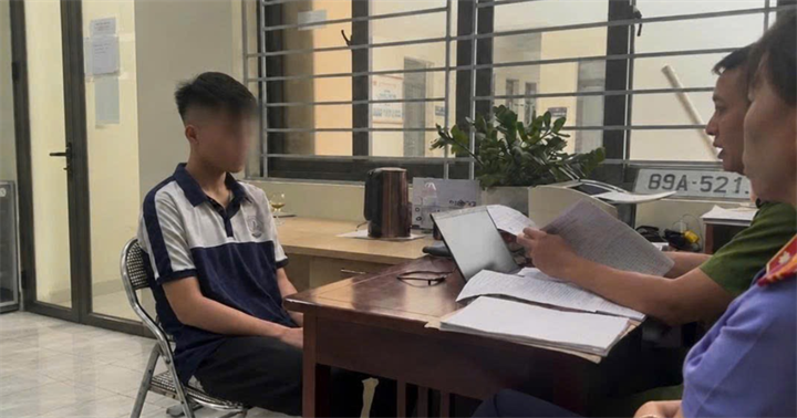 N.G.L tại cơ quan công an. (Ảnh: Công an Hưng Yên)