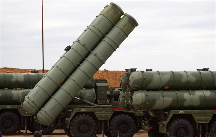 Hệ thống phòng không S-400. (Ảnh: TASS)