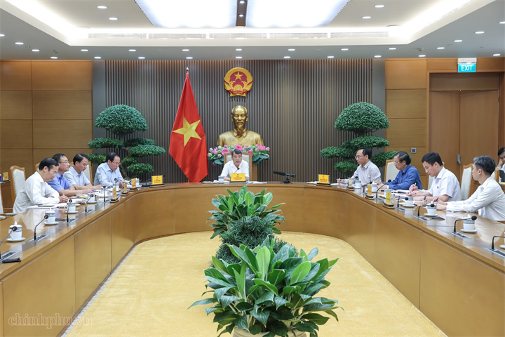 Thủ tướng Lê Minh Hưng chủ trì cuộc họp về cung ứng sách giáo khoa, rà soát chương trình, sách giáo khoa phổ thông - Ảnh: chinhphu.vn/Nhật Bắc