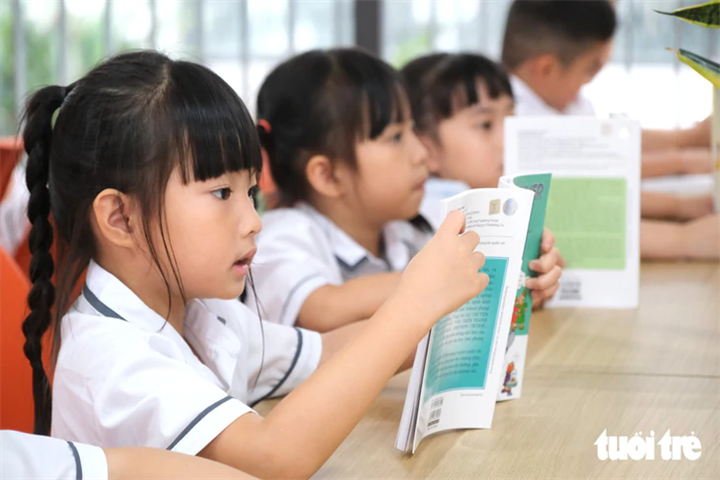 Học sinh trong giờ đọc sách tại thư viện - Ảnh: NGUYÊN BẢO/ Theo Tuổi trẻ.