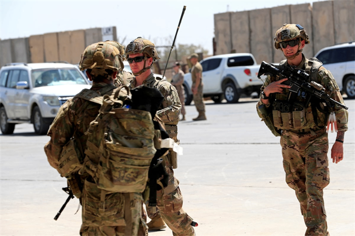 Binh sĩ Mỹ trong lễ bàn giao căn cứ quân sự Taji cho lực lượng an ninh Iraq hồi năm 2020. Ảnh: Reuters