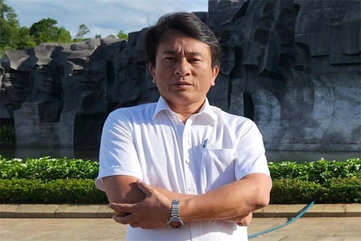 Thầy giáo Trần Trung Hiếu, giáo viên Lịch sử của Trường THPT chuyên Phan Bội Châu, Nghệ An. (Ảnh 24h.com)