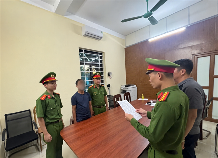 Đối tượng T.V.C. tại cơ quan điều tra. Ảnh: Công an tỉnh Phú Thọ.