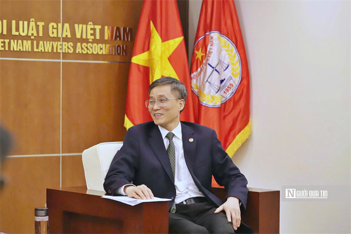 Chủ tịch Nguyễn Khánh Ngọc trao đổi về ứng dụng AI trong xây dựng pháp luật.