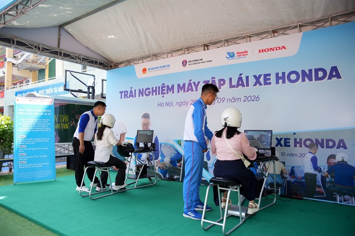 Hướng dẫn phụ huynh học sinh lái xe an toàn. Nguồn ảnh Honda Việt Nam