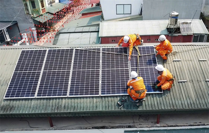 Kể từ ngày Nghị định số 243 có hiệu lực (26/6/2026) đến hết ngày 31/7/2026, chỉ có 70 khách hàng đăng ký bán điện dư lên lưới. Ảnh: EVNNPC